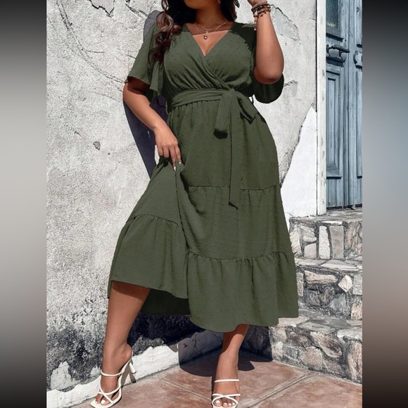 Plus size butterfly sleeve ruffle hem dress - Picture 14 of 16